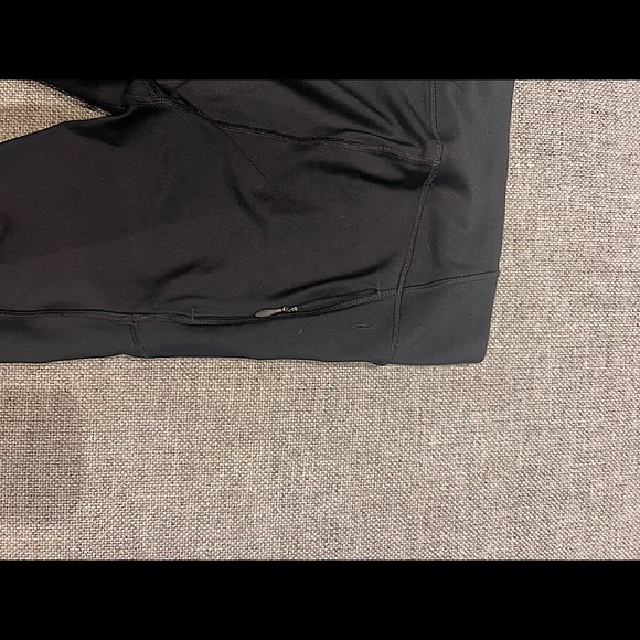 Under armour seamless sports bra and capri legging set size XS - Picture 7 of 10